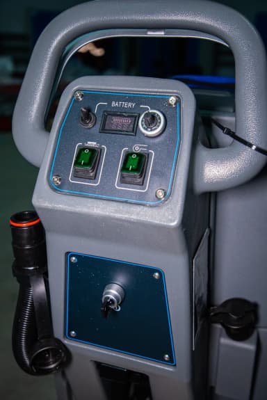Машина поломоечная самоходная с АКБ GEL 24/100 В/Ач TOR COMPACT 60T — фото 5